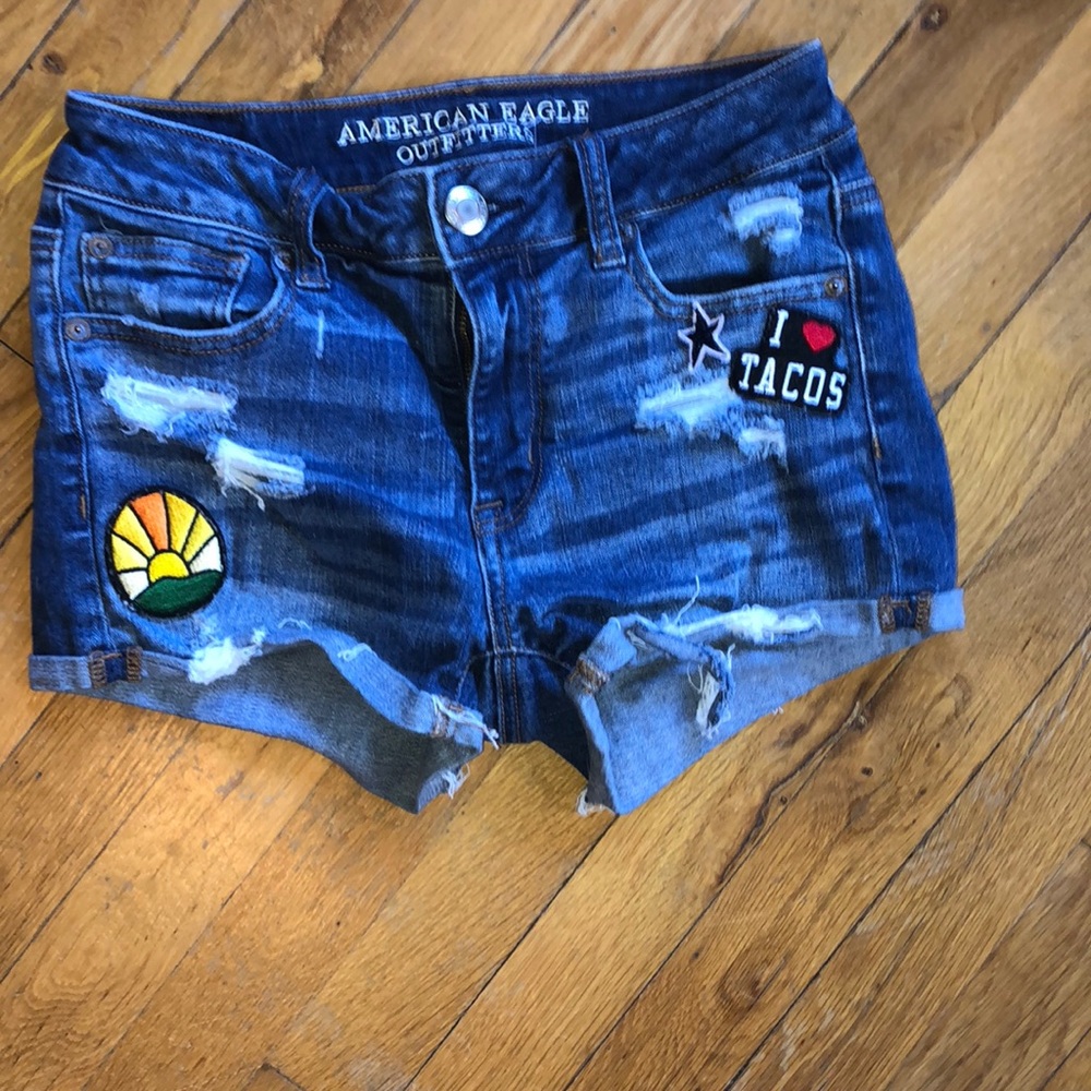 🌸American Eagle Hi-Rise Shortie with Patches 🌸